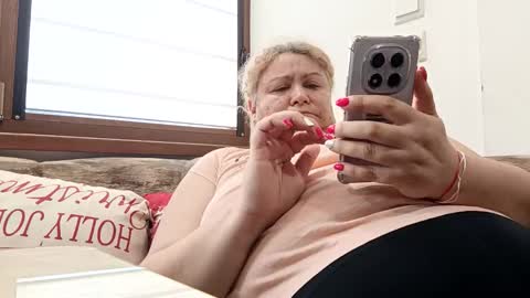 Snapshot of pamid215 chatting on March 1, 11:23 am angel hris online show from March 1, 11:23 am