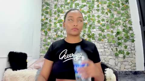 Snapshot of pandora_gu1 chatting on December 5, 11:40 pm pandora_gu1 online show from December 5, 11:40 pm