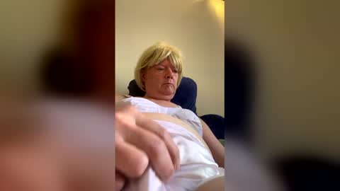 Snapshot of pantyvloletlace chatting on December 3, 5:00 pm Pantyvioletlace online show from December 3, 5:00 pm