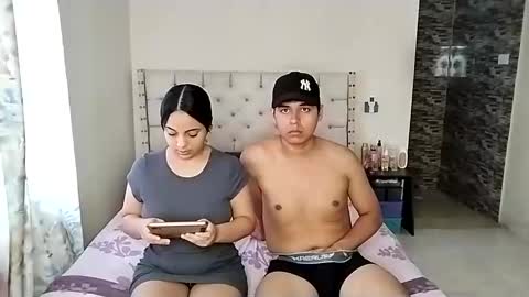 Snapshot of paola_835068 chatting on June 3, 9:20 pm Paola 23 and Andres 25 online show from June 3, 9:20 pm