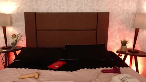 paolagh_ online show from February 1, 3:38 am