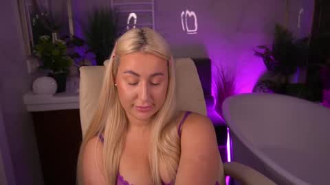 Lia online show from May 6, 2:22 pm