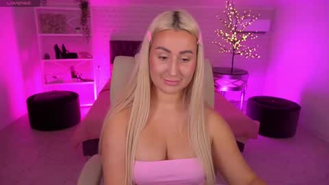 Lia online show from May 10, 2:11 pm