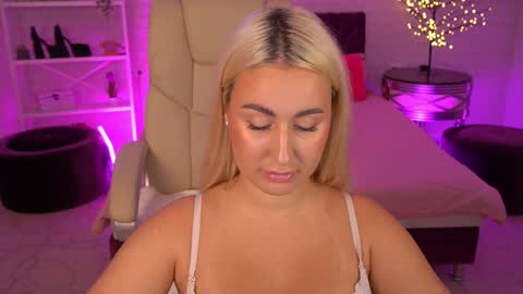 Lia online show from May 22, 2:01 pm