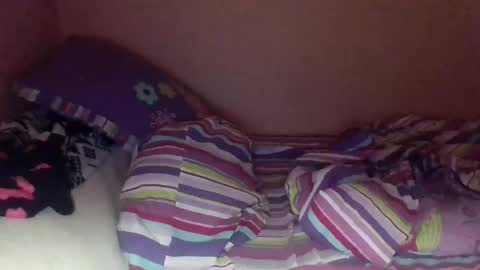 Snapshot of paolamz10 chatting on December 4, 5:17 am paolamz10 online show from December 4, 5:17 am