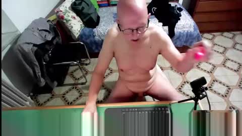 Snapshot of paolo32h chatting on February 9, 7:05 am paolo32h online show from February 9, 7:05 am