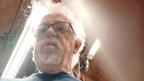 Snapshot of papajb70 chatting on November 28, 1:41 am papajb70 online show from November 28, 1:41 am