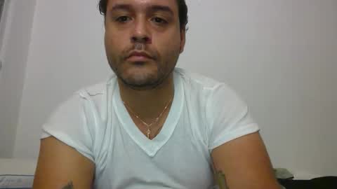 Snapshot of papiipr185 chatting on February 14, 9:17 am PapiiPR185 online show from February 14, 9:17 am