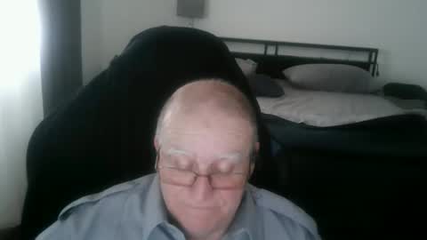 papilly online show from April 16, 2:40 pm