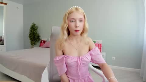 Snapshot of paradi_se chatting on October 25, 8:33 am Melena online show from October 25, 8:33 am