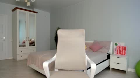 Snapshot of paradi_se chatting on November 12, 8:37 am Melena online show from November 12, 8:37 am