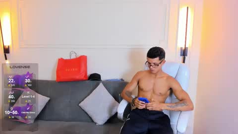 Ryan And Casper online show from January 10, 7:37 pm