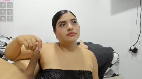pareja_curiosa19 online show from March 18, 1:20 am