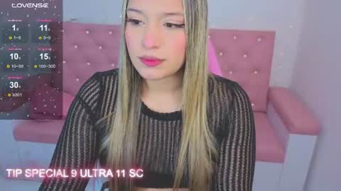 Snapshot of paris09_v chatting on July 13, 3:09 am PARIS online show from July 13, 3:09 am