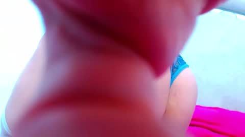 Snapshot of paris_squirtt chatting on May 21, 9:33 pm paris_squirtt online show from May 21, 9:33 pm