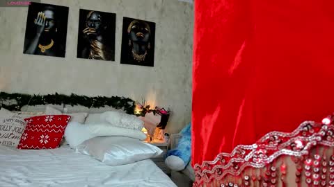 Paris online show from December 24, 5:05 am