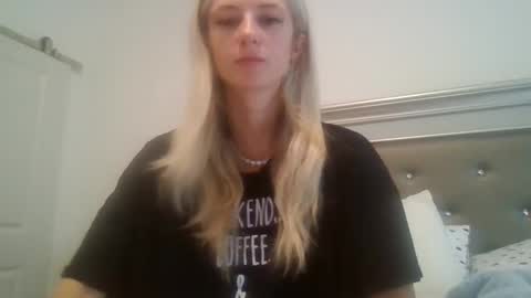 parisbaby2000 online show from September 29, 1:27 pm