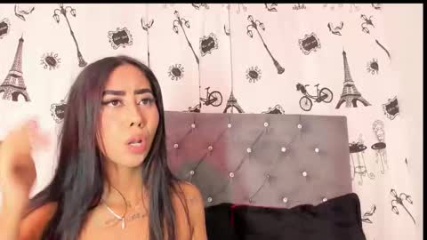 Snapshot of parisbritany__ chatting on October 23, 9:13 pm parisbritany__ online show from October 23, 9:13 pm