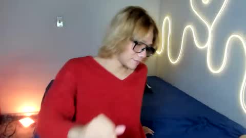 Snapshot of parisstone2 chatting on December 9, 9:48 pm connie online show from December 9, 9:48 pm