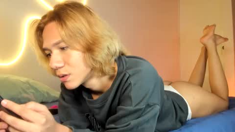 Snapshot of parisstone2 chatting on December 10, 10:26 pm connie online show from December 10, 10:26 pm