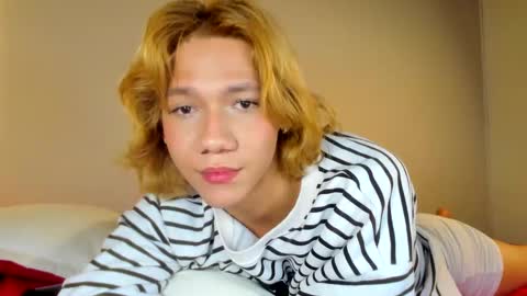 Snapshot of parisstone2 chatting on December 19, 10:10 pm connie online show from December 19, 10:10 pm