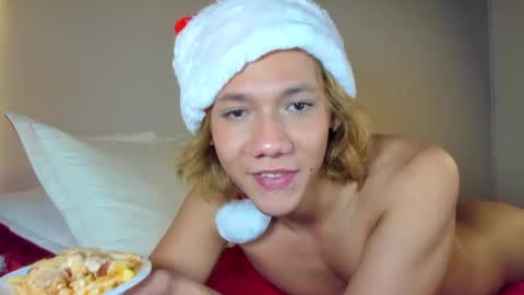 Snapshot of parisstone2 chatting on December 20, 1:14 am connie online show from December 20, 1:14 am