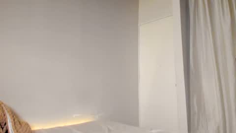 Snapshot of parisstone2 chatting on January 3, 12:00 am connie online show from January 3, 12:00 am