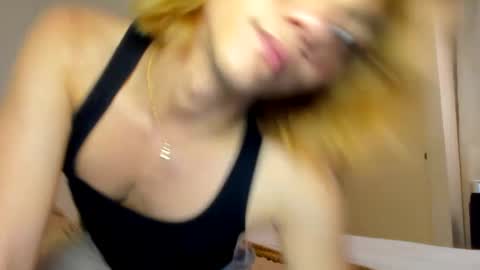 Snapshot of parisstone2 chatting on January 3, 11:12 pm connie online show from January 3, 11:12 pm