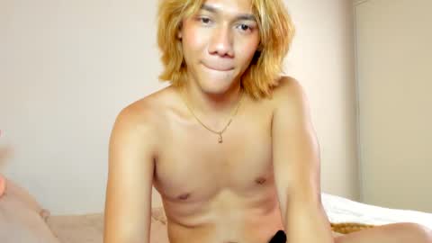 Snapshot of parisstone2 chatting on January 4, 2:14 am connie online show from January 4, 2:14 am