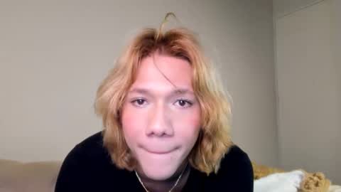 Snapshot of parisstone2 chatting on January 6, 10:47 pm connie online show from January 6, 10:47 pm