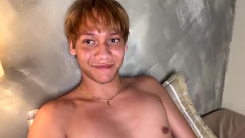 Snapshot of parisstone2 chatting on February 6, 1:49 am connie online show from February 6, 1:49 am