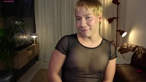 Snapshot of parisstone2 chatting on October 9, 11:58 pm connie online show from October 9, 11:58 pm