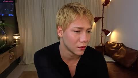 Snapshot of parisstone2 chatting on October 13, 11:27 pm connie online show from October 13, 11:27 pm