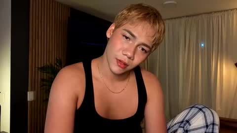 Snapshot of parisstone2 chatting on October 21, 11:27 pm connie online show from October 21, 11:27 pm