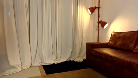 Snapshot of parisstone2 chatting on October 29, 5:20 am connie online show from October 29, 5:20 am