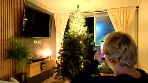 Snapshot of parisstone2 chatting on November 11, 2:33 am connie online show from November 11, 2:33 am