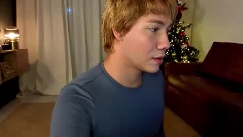 Snapshot of parisstone2 chatting on December 20, 1:02 am connie online show from December 20, 1:02 am