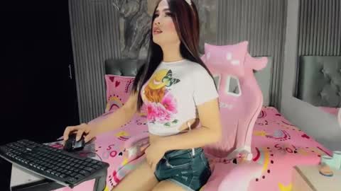 party_fre_girl online show from September 28, 4:45 pm