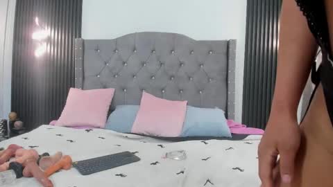 Snapshot of parys_hot chatting on October 29, 2:25 am parys_hot online show from October 29, 2:25 am