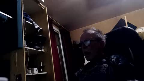 Snapshot of pascal88881 chatting on December 2, 6:52 am pascal88881 online show from December 2, 6:52 am