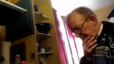 Snapshot of pascal88881 chatting on December 6, 12:05 pm pascal88881 online show from December 6, 12:05 pm