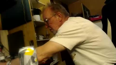 Snapshot of pascal88881 chatting on December 7, 10:56 am pascal88881 online show from December 7, 10:56 am