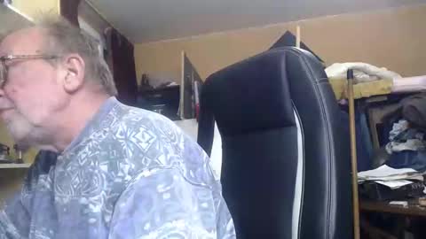 Snapshot of pascal88881 chatting on December 15, 7:10 pm pascal88881 online show from December 15, 7:10 pm