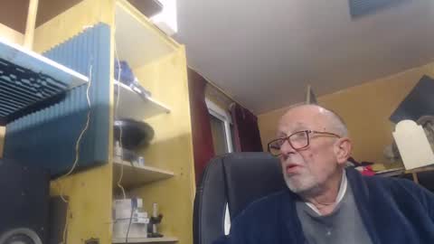 Snapshot of pascal88881 chatting on December 27, 6:42 pm pascal88881 online show from December 27, 6:42 pm