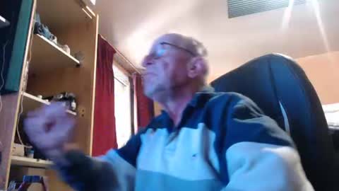 Snapshot of pascal88881 chatting on October 25, 8:00 am pascal88881 online show from October 25, 8:00 am