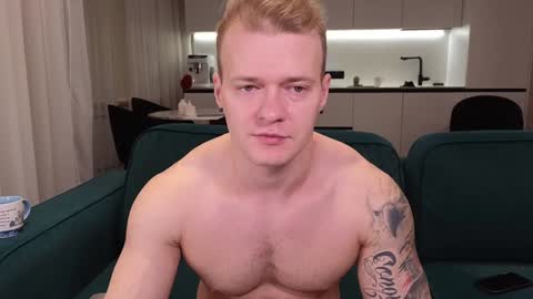 Snapshot of pashka_x chatting on January 18, 3:16 pm Pashka online show from January 18, 3:16 pm