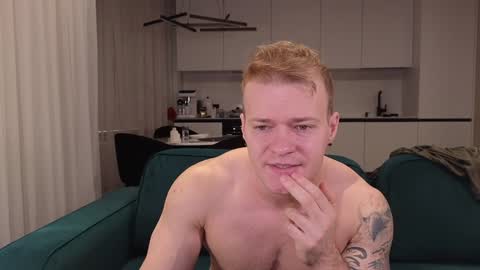 Snapshot of pashka_x chatting on January 19, 9:22 am Pashka online show from January 19, 9:22 am