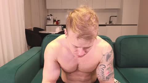 Snapshot of pashka_x chatting on January 22, 6:42 am Pashka online show from January 22, 6:42 am