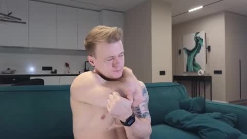 Snapshot of pashka_x chatting on February 16, 10:54 am Pashka online show from February 16, 10:54 am