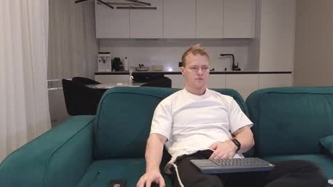 Snapshot of pashka_x chatting on February 21, 8:29 am Pashka online show from February 21, 8:29 am